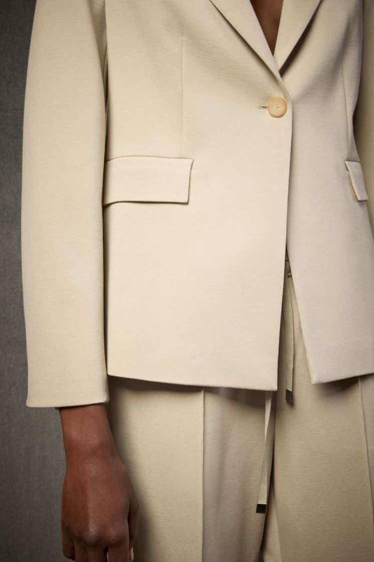 03210 beige